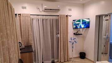 Economy Single Room | Iron/ironing board, free WiFi, bed sheets