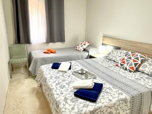 3 habitaciones, tabla de planchar con plancha, internet y ropa de cama 