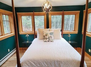 4 bedrooms, iron/ironing board, WiFi, bed sheets - Stunning New Build on the River, 4 miles to Trapp (Stowe)