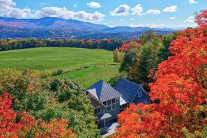 Exterior - Gorgeous Luxury Home, Panoramic Mountain View! (Stowe)