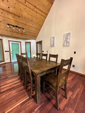 Dining - Peaceful SPIRE GOTL Wine Country Beaches (Geneva)