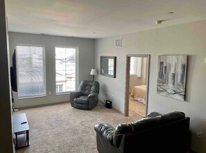 2 bedrooms, iron/ironing board, free WiFi, bed sheets