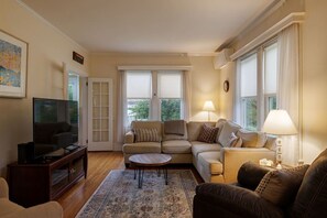 TV - Family Pet Friendly 4BR in N.E. Harbor[Millbrook] (Mount Desert)