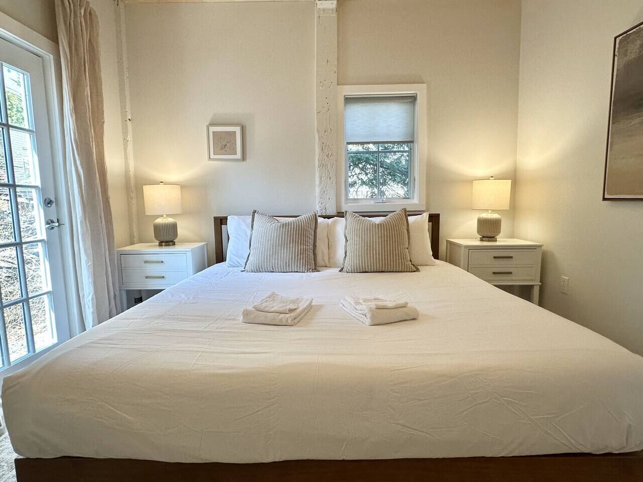 1 habitación, tabla de planchar con plancha, cuna de viaje y wifi 