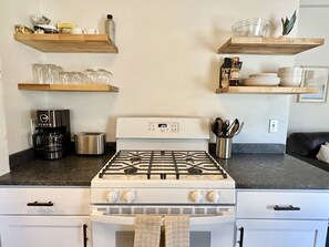 Fridge, microwave, oven, stovetop - Convenient 1 BR in Center of Acadia! [Willowbrook] (Mount Desert)