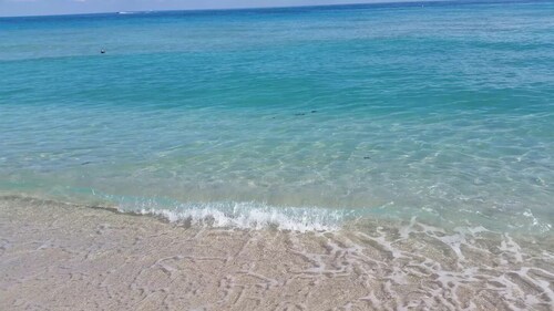 Exquisite 2 Bedroom 2 Bath Steps to the Beach!!