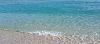 Exquisite 2 Bedroom 2 Bath Steps to the Beach!!