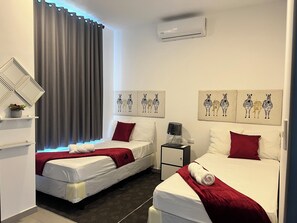 3 habitaciones, tabla de planchar con plancha, wifi y ropa de cama 