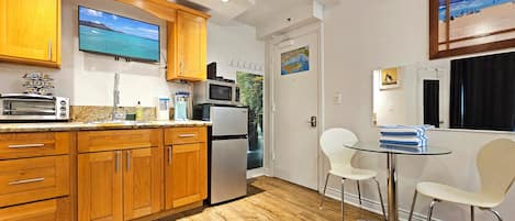 Fridge, microwave, stovetop, coffee/tea maker
