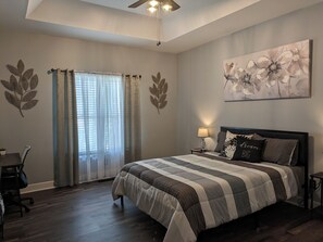 3 dormitoris, escriptori, planxa i posts de planxar i wifi gratuïta