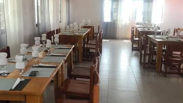 Daily continental breakfast (EUR 6.1 per person)