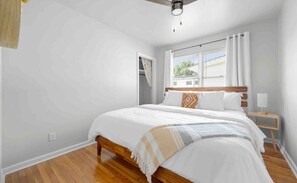 3 bedrooms, desk, iron/ironing board, free WiFi - 3BDR+Central+PetsOK+Yard+BBQ+LamarPark (Corpus Christi)