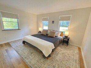 3 bedrooms, desk, iron/ironing board, travel cot