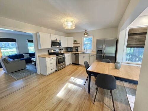 Quiet Family & Pet Friendly Home! [Owls Nest]