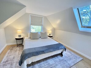 3 soveværelser, skrivebord, strygejern/strygebræt, weekendseng