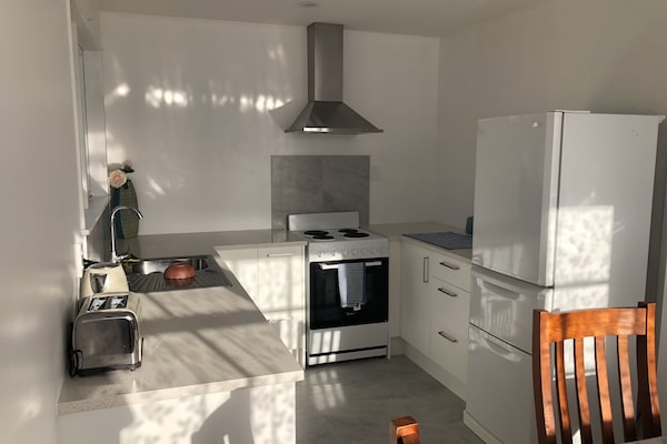 Casa geminada clássica, 3 quartos | Cozinha privada | Fogão, cooktop, chaleira elétrica, torradeira