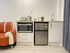 (Unit 3) Deluxe Townhome, 1 Bedroom | Premium bedding, individually decorated, laptop workspace, free WiFi - Ali Motel (Auckland)