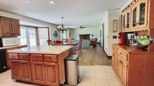 Entire 5 Bedroom Home in Golf Community - 12 Beds - ASK ABOUT DISCOUNT