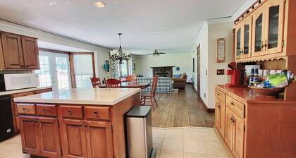 Entire 5 Bedroom Home in Golf Community - 12 Beds - ASK ABOUT DISCOUNT