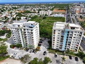 Vista frontal de la propiedad