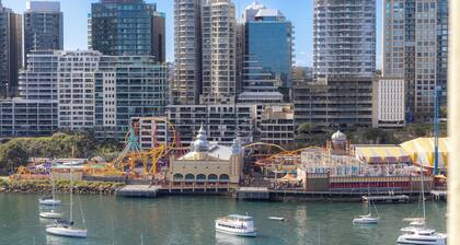Harbourside 79 - Holiday special with Luna Park and Berry Bay views