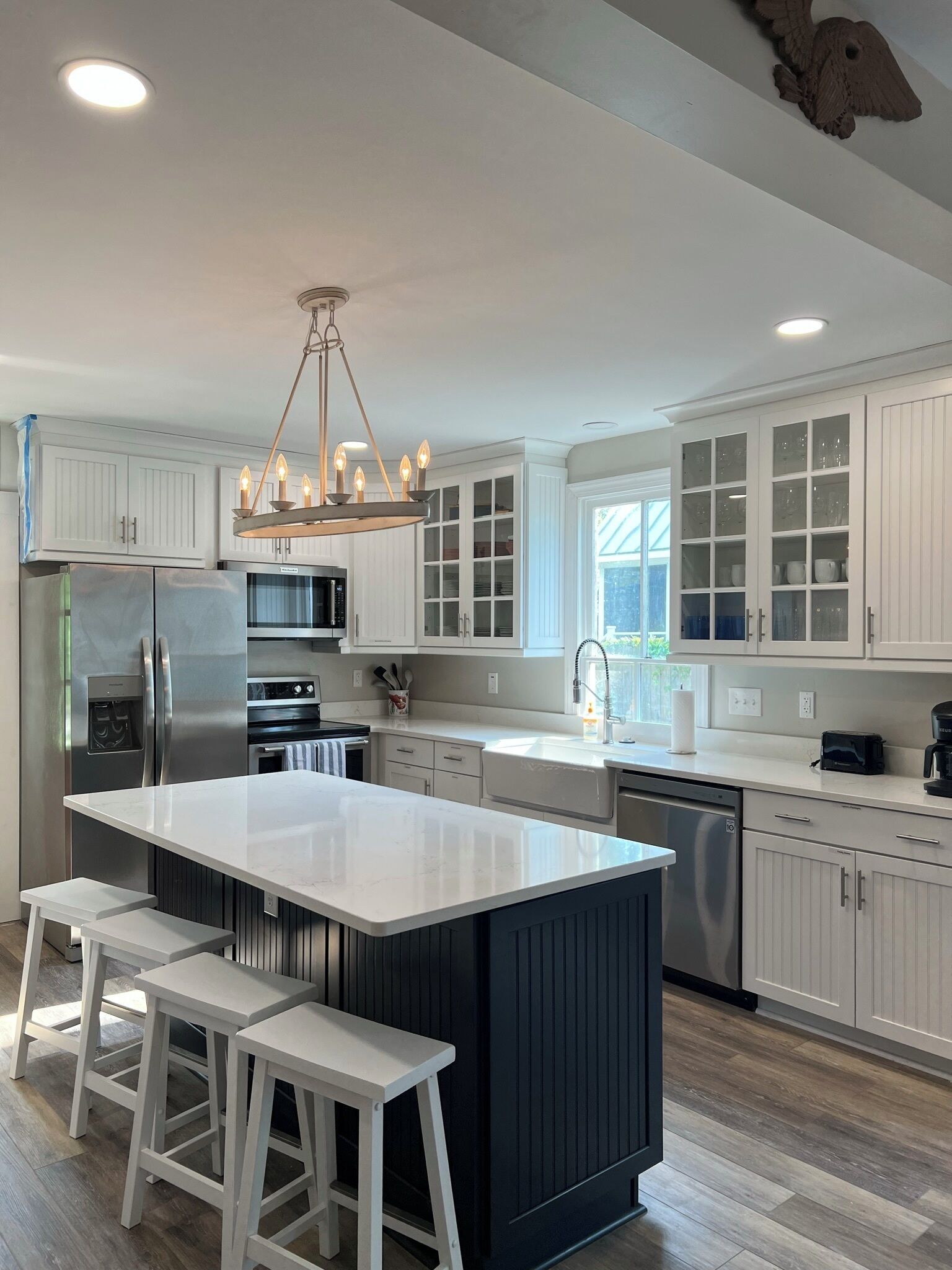 冷蔵庫、電子レンジ、オーブン、コンロ