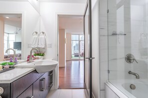 Shower, hair dryer, bidet, towels
