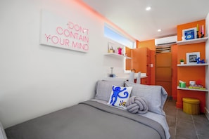 WiFi, bed sheets