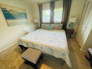 2 Schlafzimmer, Schreibtisch, Bügeleisen/Bügelbrett, Reisekinderbett