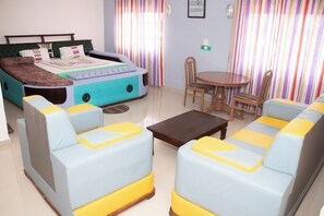 Suite | Individually furnished, desk, soundproofing, free WiFi - Alafia Hotel Ketou (Kétou)