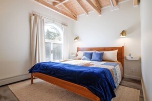 2 bedrooms, iron/ironing board, WiFi, bed sheets - Top Floor Condo + Ocean Views [Admirals Quarters] (Southwest Harbor)