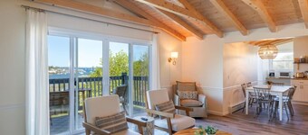 Top Floor Condo + Ocean Views [Admirals Quarters]