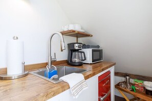 Fridge, microwave, coffee/tea maker, toaster - Comfy Studio in the Center of Acadia!  [Zen Den] (Mount Desert)