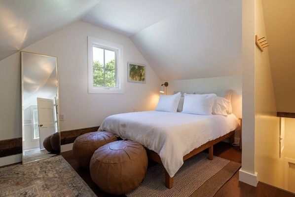 1 bedroom, iron/ironing board, travel cot, WiFi