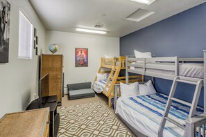 4 bedrooms, free WiFi, bed sheets