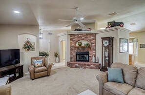 Smart TV, fireplace, DVD player, table football