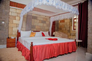 Deluxe Double Room | Hypo-allergenic bedding, iron/ironing board, free WiFi - KIGUFI HILL HOTEL (Nyayumba)