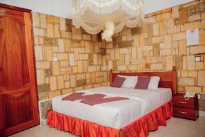 Standard-Doppelzimmer | Allergikerbettwaren, Bügeleisen/Bügelbrett, kostenloses WLAN