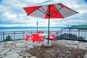 Front of property - KIGUFI HILL HOTEL (Nyayumba)