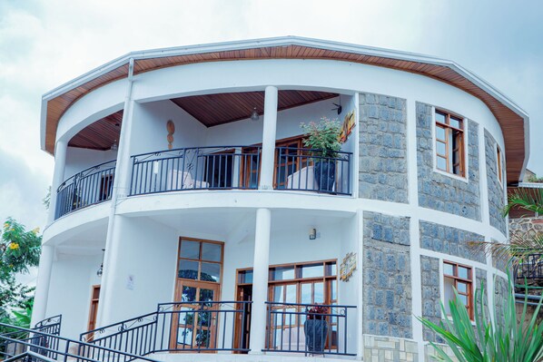 Front of property - KIGUFI HILL HOTEL (Nyayumba)