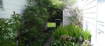 Quiet House in Dalhousie NW Calgary