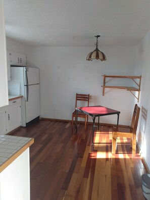 Interior - Quiet House in Dalhousie NW Calgary (Calgary)