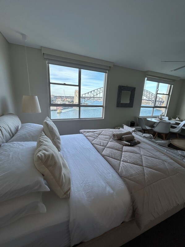 1 bedroom, desk, iron/ironing board, free WiFi - Harbourside 81 - Stunning Studio Apartment - Harbour Bridge & Opera House Views (McMahons Point)