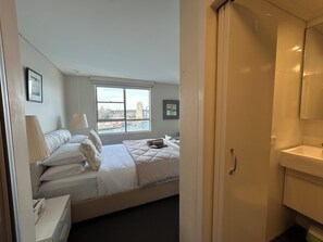 1 quarto, escrivaninha, ferros/tábuas de passar roupa, Wi-Fi de cortesia