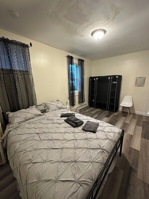 Room - 51 Seymour St (Pittsfield)