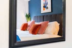Casa | 2 quartos, escrivaninha