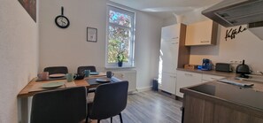 Køleskab, mikrobølgeovn, ovn, kogeplade