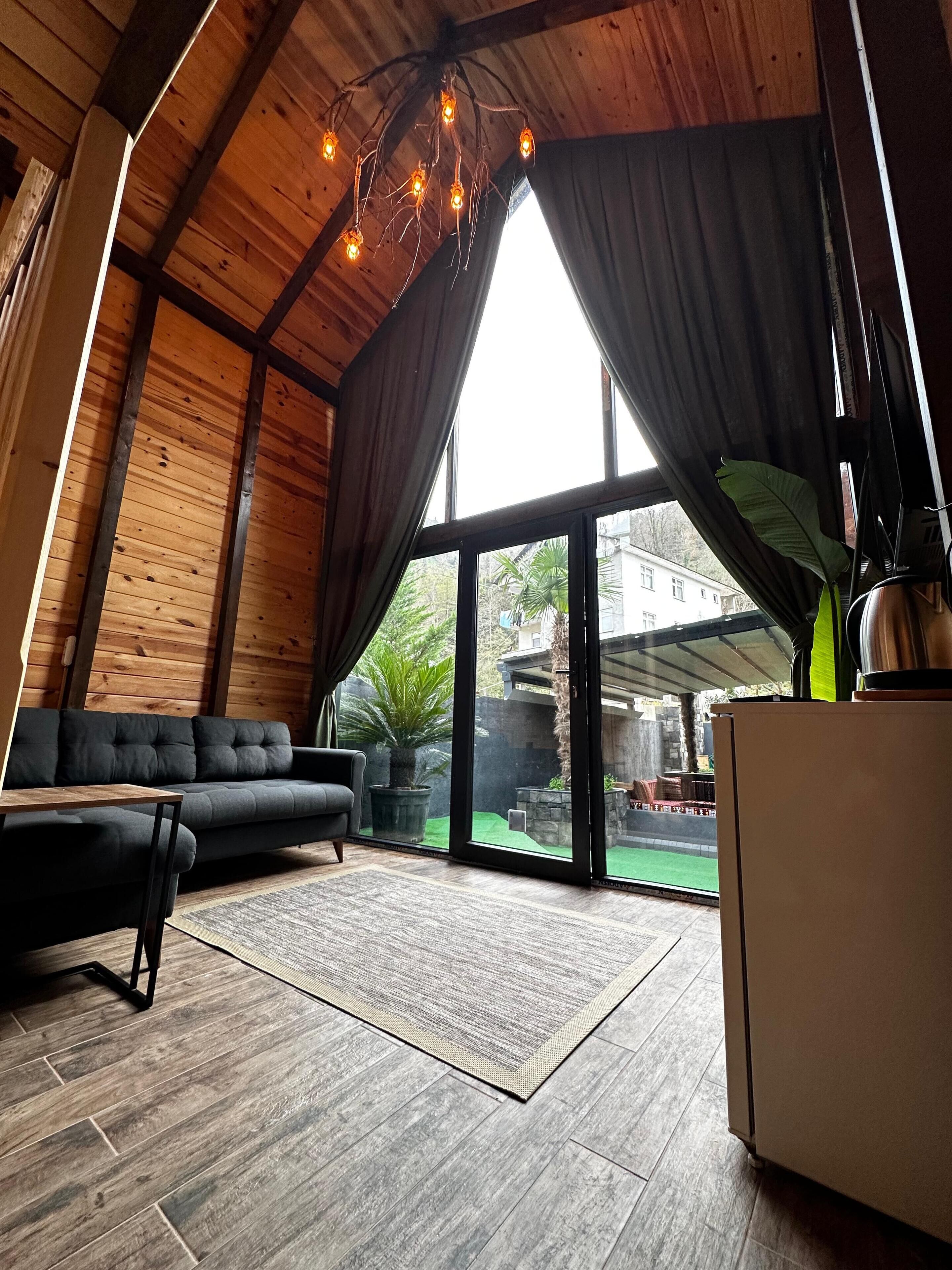 Bohemian Suite Room | Ropa de cama de alta calidad y minibar con artículos gratuitos