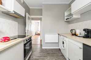 Apartment, 3 Bedrooms, 2 Bathrooms | Private kitchen | Microwave, oven, dishwasher, coffee/tea maker