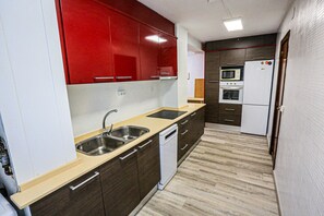 Fridge, microwave, oven, dishwasher - BELLO HORIZONTE Apartment (Salou)
